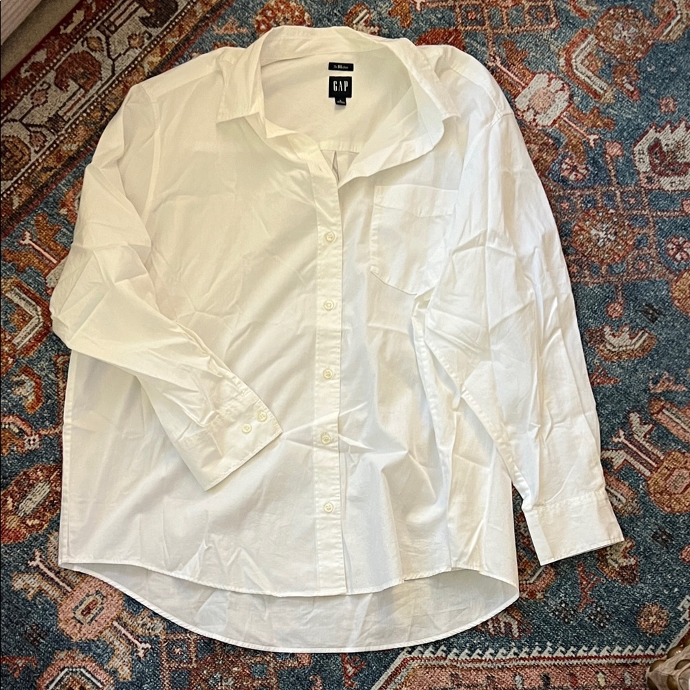 GAP Women’s Crisp White Button Down Shirt